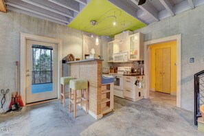 Cute and clean kitchen