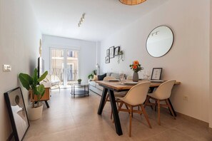 Mesa de comedor y salón