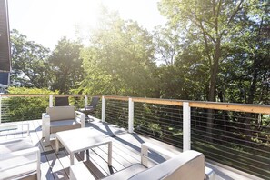 Upper deck