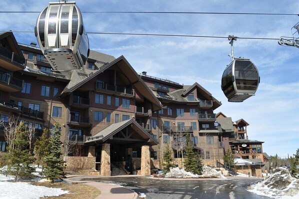 Crystal Peak Lodge Gondola