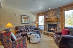 Living Room - 2 Bedroom - Settler`s Creek 6524