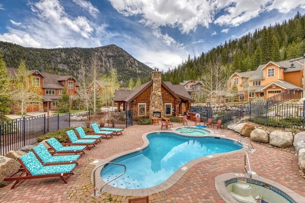 Shared Pool, Hot Tubs & Minnie`s Cabin Common Area - 2 Bedroom - Settler`s Creek 6524