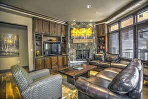 Lion Square 3 Bedroom Tower