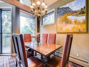 Beaver Creek Pines Lodge 3 Bedroom Townhome Dining Area