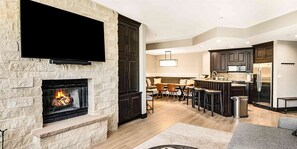 Highlands Westview - Living room