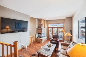 Spacious living room