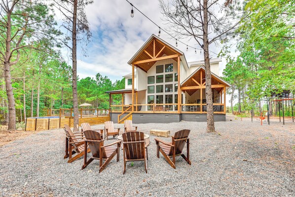 Broken Bow Vacation Rental | 4BR | 4.5BA | 3,509 Sq Ft | Stairs Required