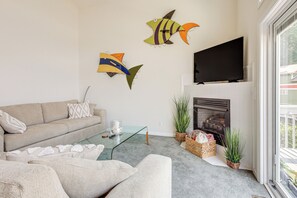 Living Room | Fireplace | Flat-Screen TV | Queen Sleeper Sofa | 2nd Floor