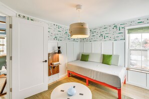 Living Room | Flat-Screen TV | 2nd Floor
