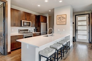 Gorgeous Kitchen Area With Island Bar Seating For 4 People