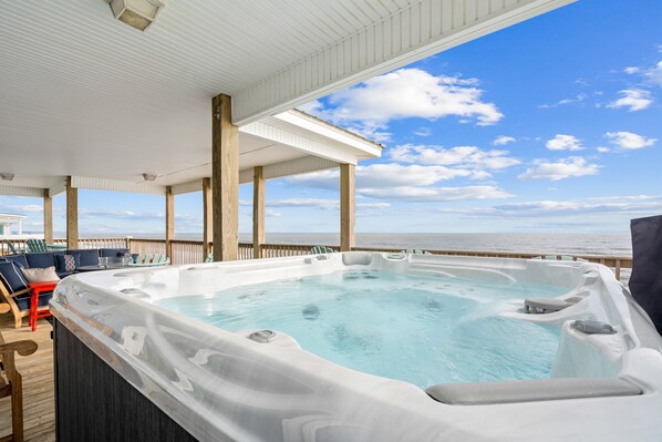 Outdoor spa tub