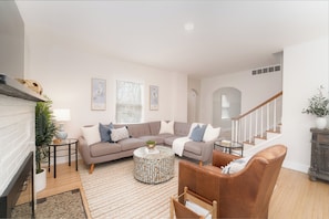 Open concept living space w/room for all.