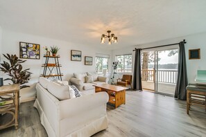 Sitting Room | Split-Level Home | Free WiFi | Central Heating