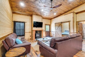 Living Room | Wood-Burning Fireplace | Smart TV | Free WiFi