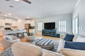 Living Room | 2,124 Sq Ft | Central Air Conditioning | Free WiFi