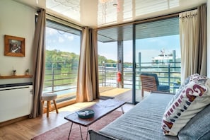 Vue sur la Seine depuis le salon