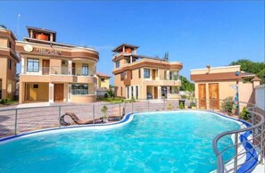 Infinity pool