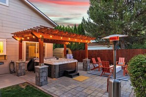 This 8 person hot tub with Bluetooth, lights and extra jets is the perfect way to unwind after enjoying all the recreation Boise has to offer!
