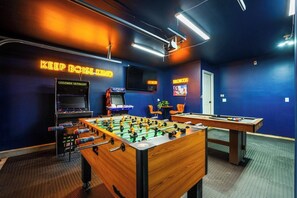 Garage game room! Foosball, pool, arcade games, bar, 65" smart TV!