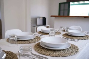 Comedor en Bayside Kalendra - Jable: Un Retiro Escondido Junto al Mar