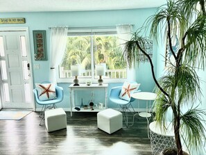 Bright cheery condo in the palms, new high impact windows make this place quiet and cool. 