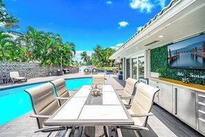 Outdoor dining