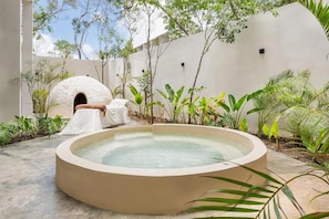 Outdoor spa tub