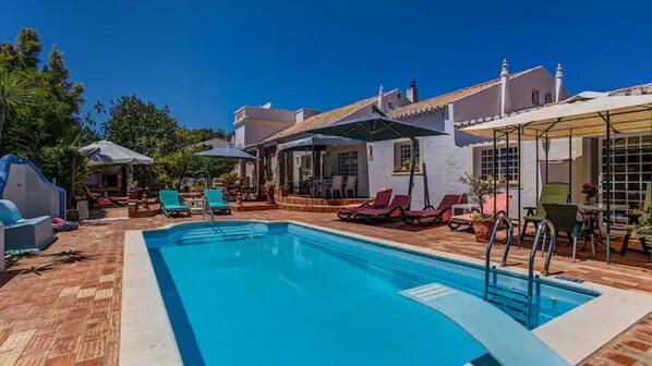 The swimming pool is shared with 2 other apartments, but still perfect to unwind and relax
#pool #swimmingpool #sun #algarve #portugal