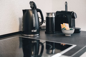 Kaffee und/oder Kaffeemaschine