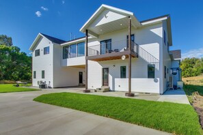 Exterior | Shared Outdoor Space | Fire Pit