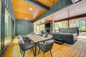 Covered Deck | Hot Tub | Gas Fireplace | Smart TV | Gas Grill
