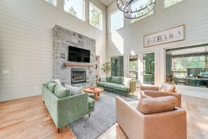 Living Room | Free WiFi | Smart TV | Gas Fireplace | 1st Floor
