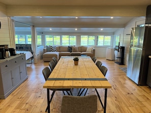 Dining Area, Seating for 8