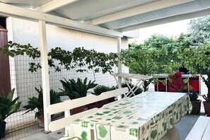 屋外ダイニングエリア