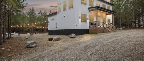 Escape to Alpine Chalet, your serene retreat blending modern luxury with nature. Surrounded by towering trees, this secluded haven offers ample space for boat trailers and a convenient circle drive for easy access.