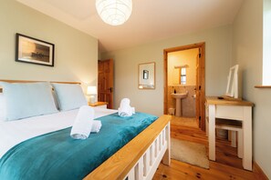 Master Bedroom (1)