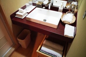 Wash basin