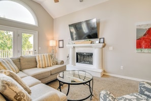 Living Room | Main Level | Smart TV | Free WiFi | Decorative Fireplace | Wet Bar