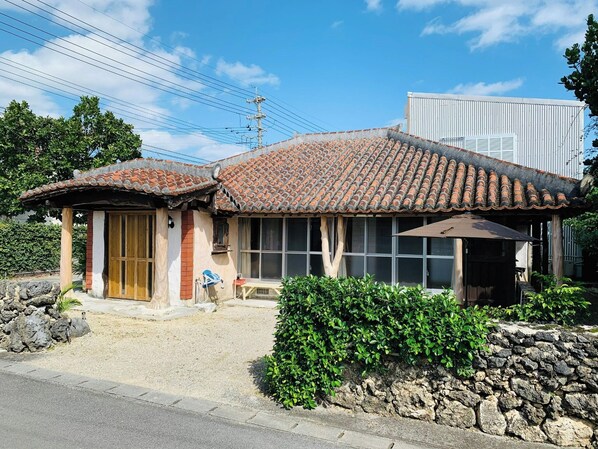 ・"Main building" exterior: Welcome to Minshuku Kun-ya
