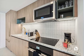Quality appliances and fixtures