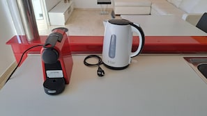 Kaffee und/oder Kaffeemaschine