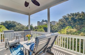 Upper Level Deck at Palmetto Moon