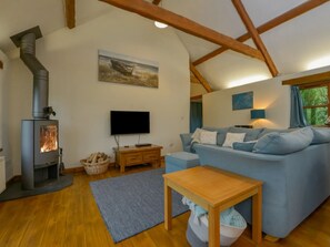 First basket of logs for the woodturner is complimentary. Garden views. 