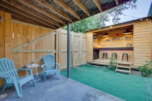 Private Patio | Outdoor Bar | Outdoor Seating