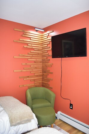 Downstairs Bedroom - full size and twin bed