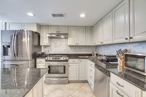 Kitchen | 1st Floor | Stainless Steel Appliances w/ Dishwasher | Free WiFi