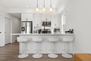 Chic Kitchen Island with Four Bar Stools, Perfect For Casual Dining or Socializing