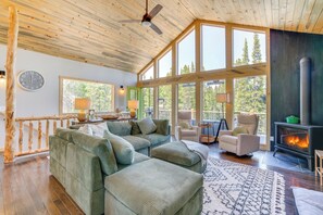 Living Room | Gas Fireplace | Smart TVs | Free WiFi | Central Heat | 2nd Floor