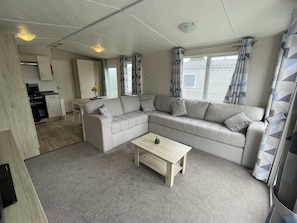 Spacious lounge