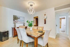 Dining Area | Dishware & Flatware
